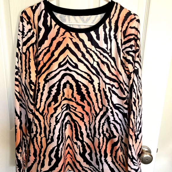 Tops - 🛍5for$25: Tiger pattern soft shirt